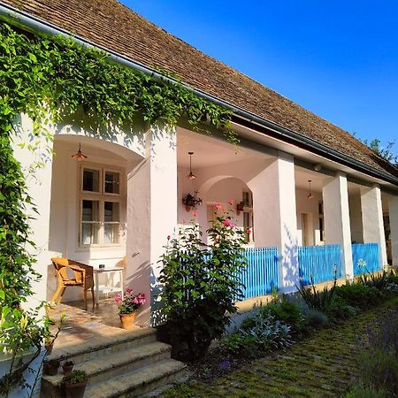 Ethno&Coffee House Tulip Bed & Breakfast Glozan Екстериор снимка
