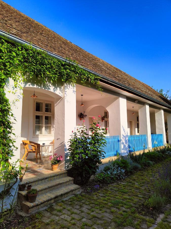 Ethno&Coffee House Tulip Bed & Breakfast Glozan Екстериор снимка