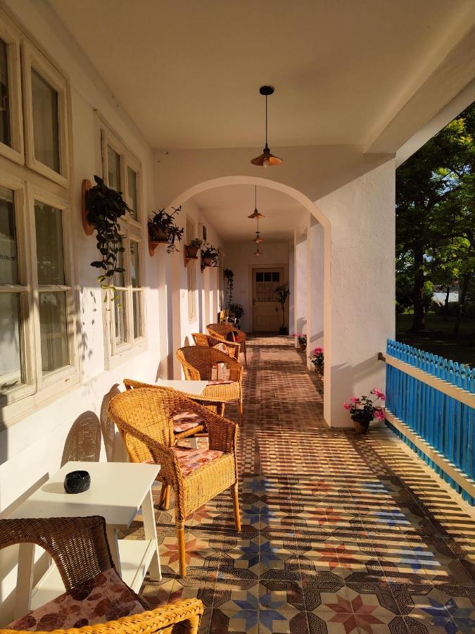 Ethno&Coffee House Tulip Bed & Breakfast Glozan Екстериор снимка