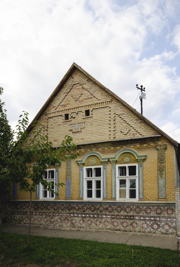 Ethno&Coffee House Tulip Bed & Breakfast Glozan Екстериор снимка