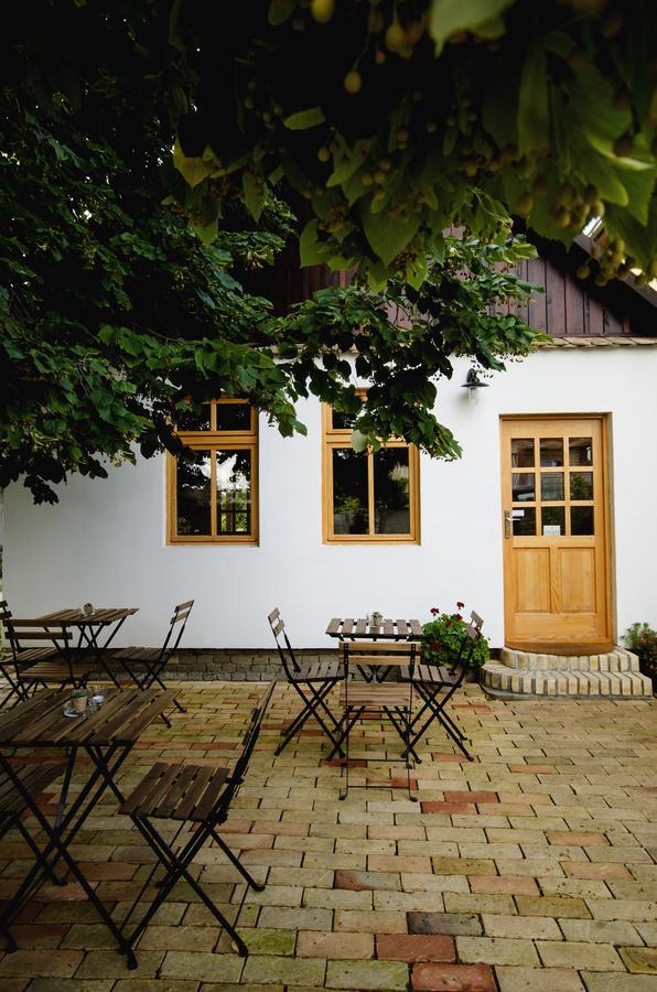 Ethno&Coffee House Tulip Bed & Breakfast Glozan Екстериор снимка